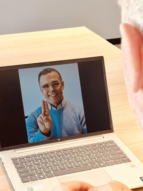 Francisco Romero speaking with someone during an online EMDR counselling session on a laptop.